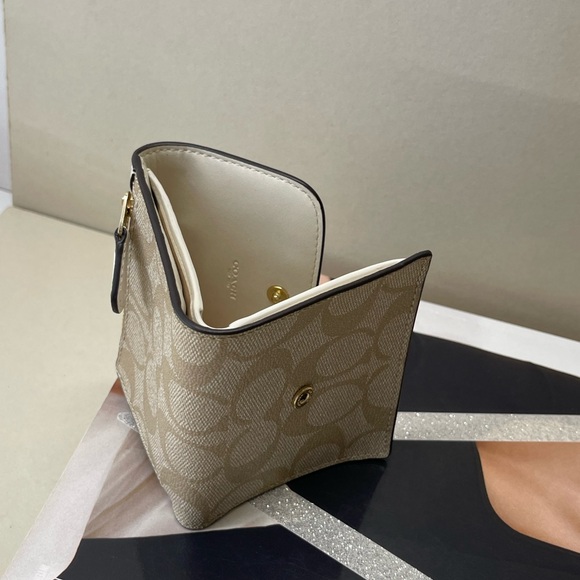 (new+tag) Coach small wallet signature monogram light khaki chalk - Picture 6 of 11